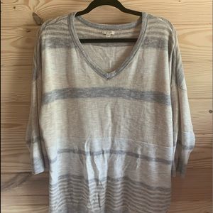 Quarter sleeve lightweight sweater